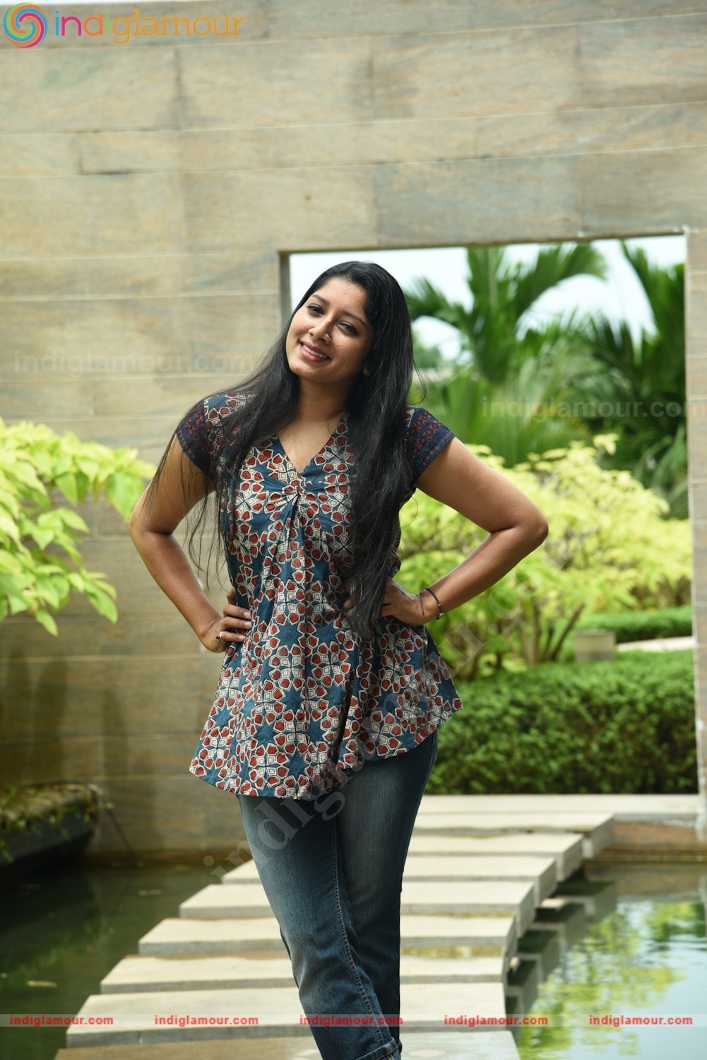 Anumol Actress hd photo