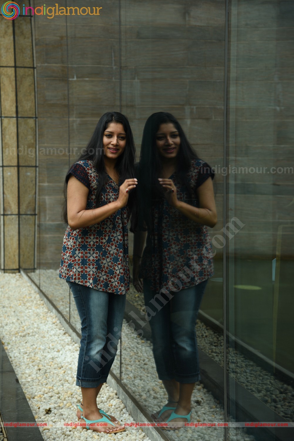 Anumol Actress hd photo