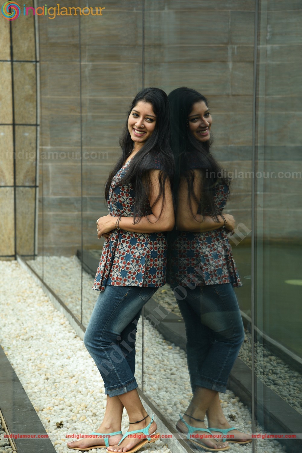 Anumol Actress hd photo