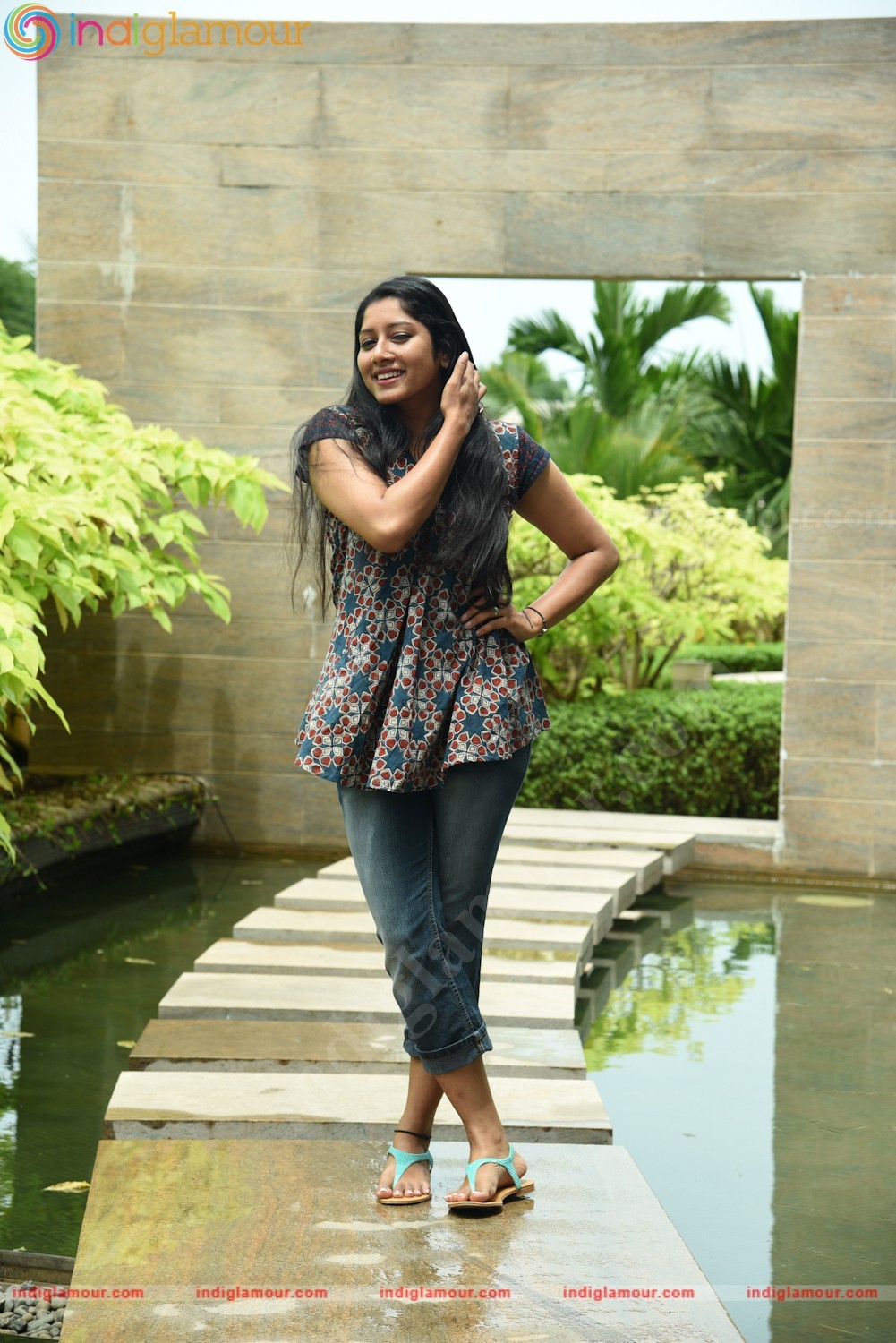 Anumol Actress hd photo