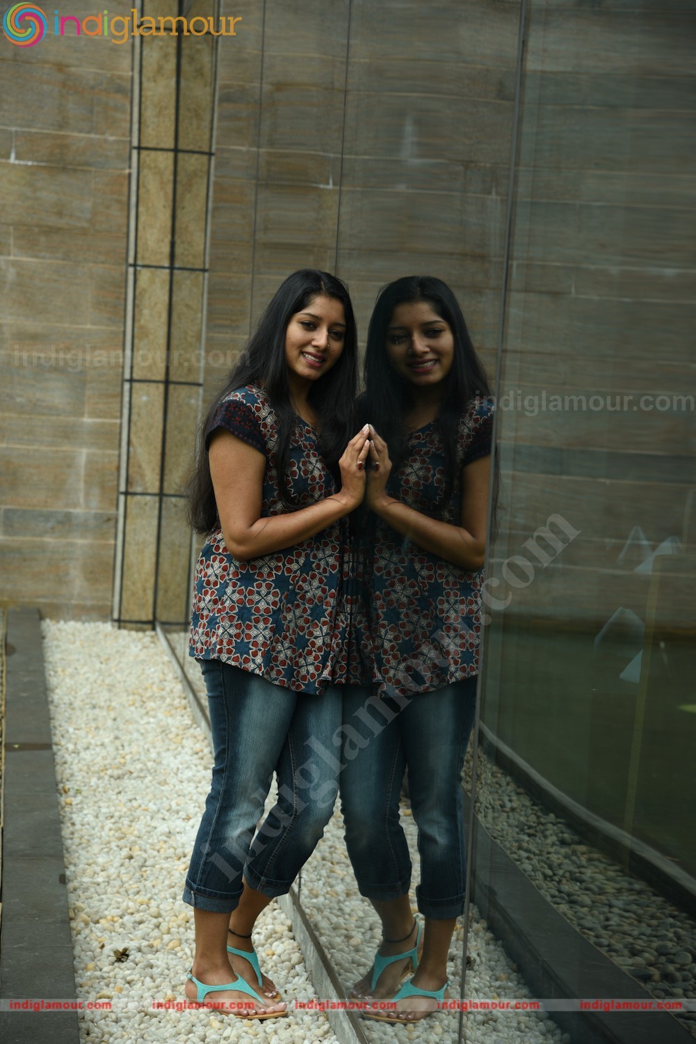 Anumol Actress hd photo