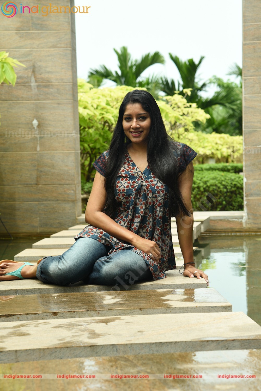 Anumol Actress hd photo