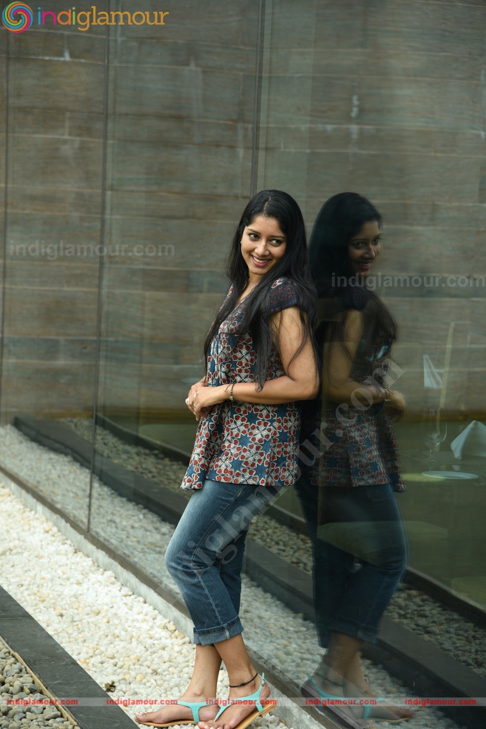 Anumol Actress hd photo