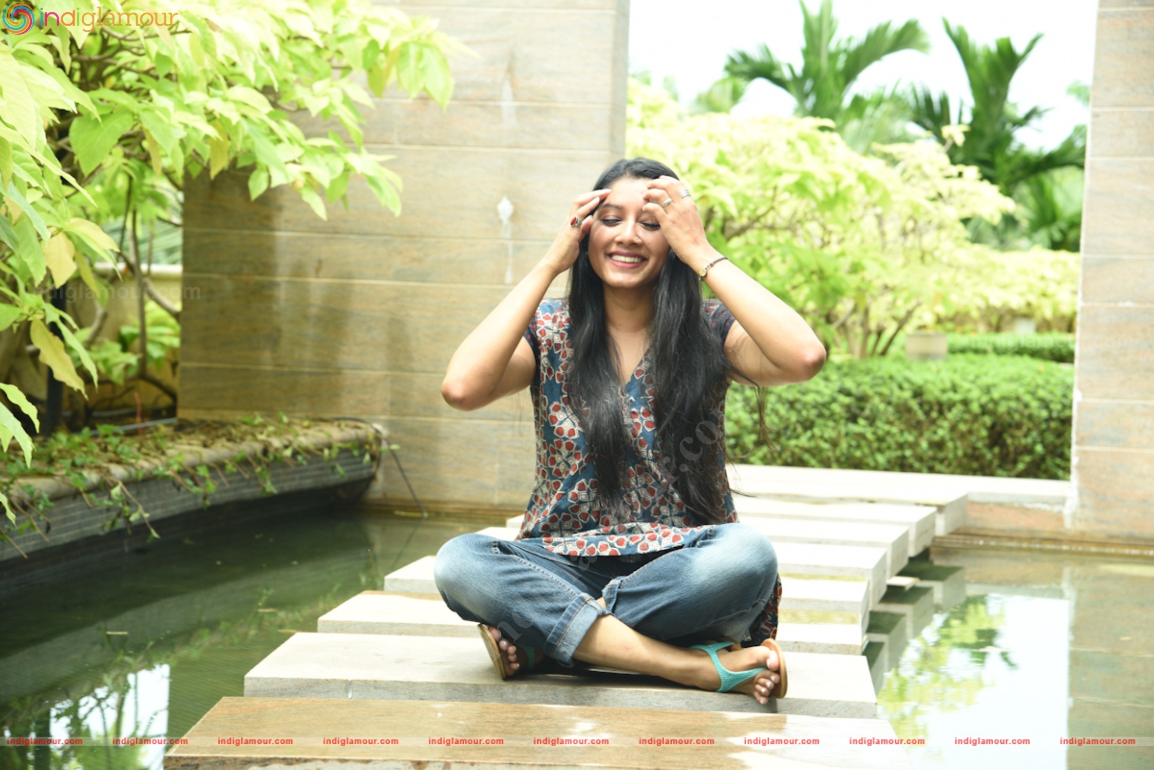 Anumol Actress hd photo