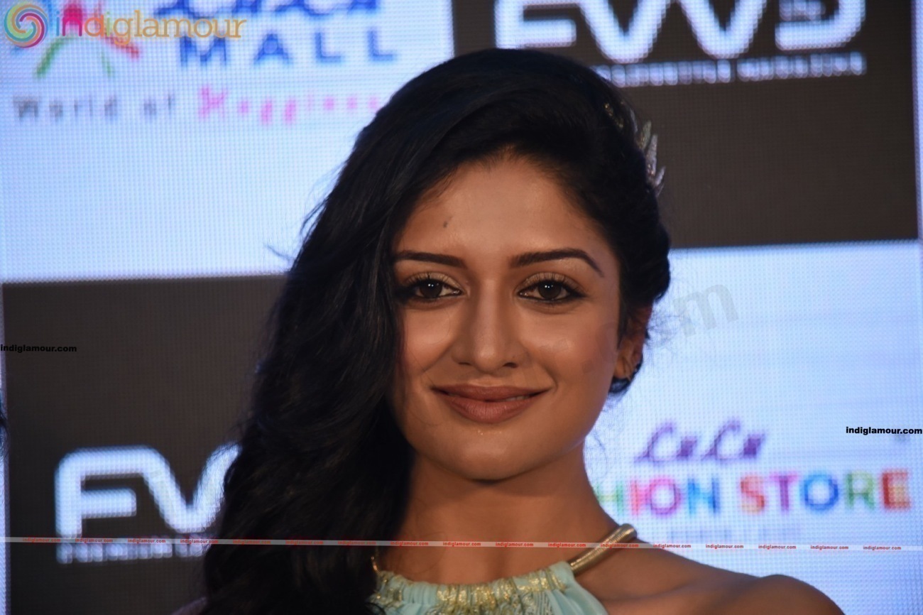 Vimala Raman Actress hd photo