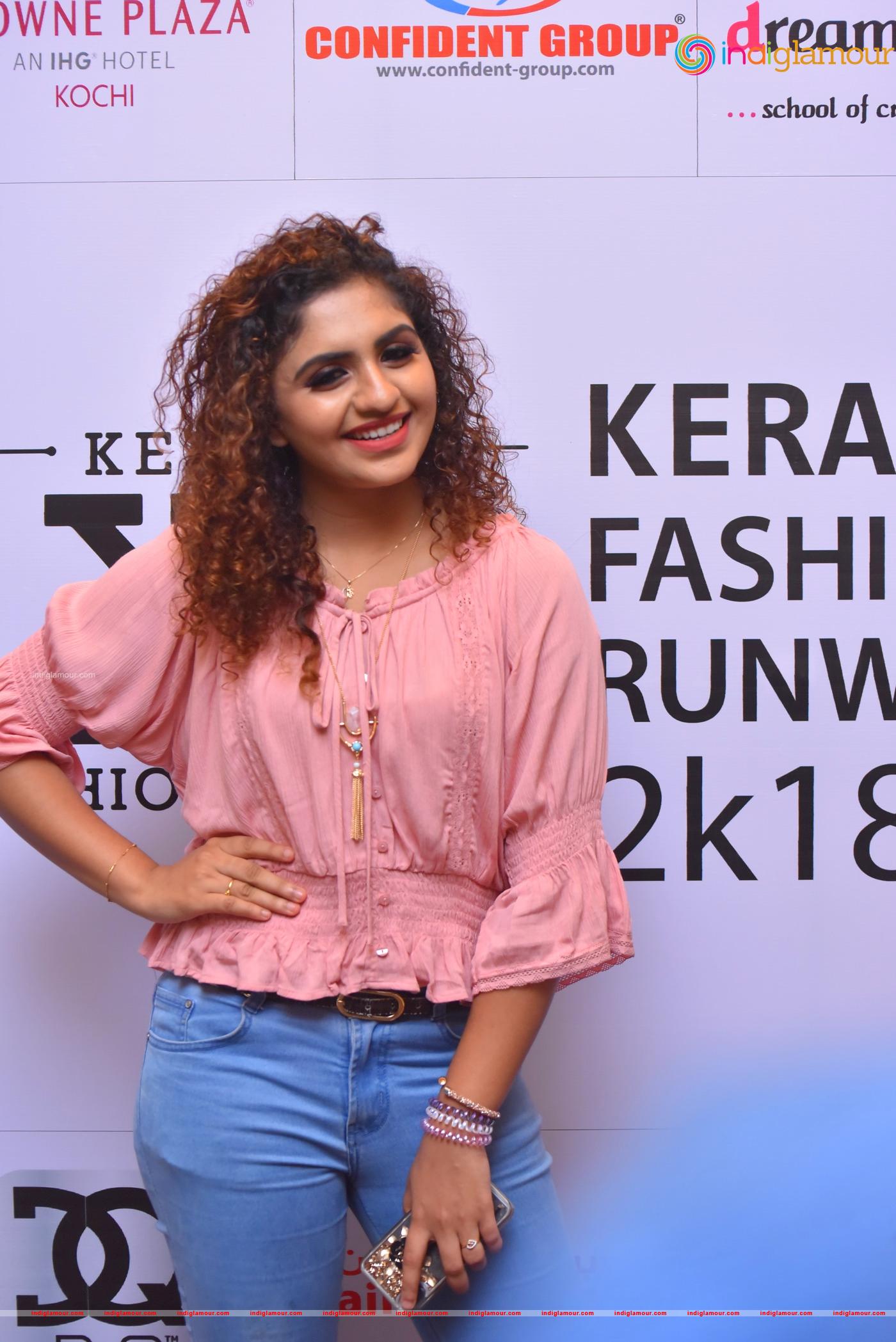 Noorin Shereef Actress hd photo