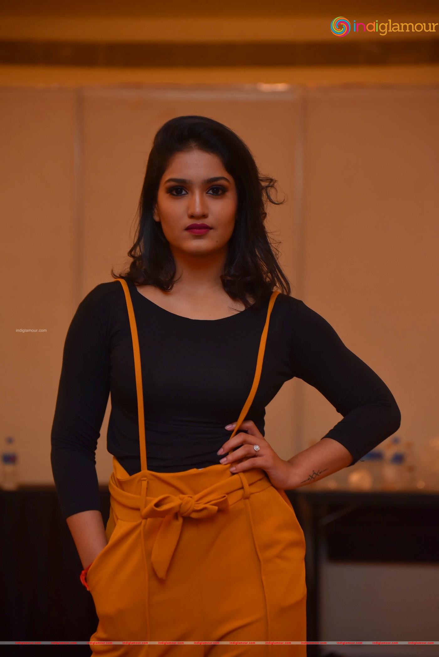 Saniya Iyappan Actress hd photo
