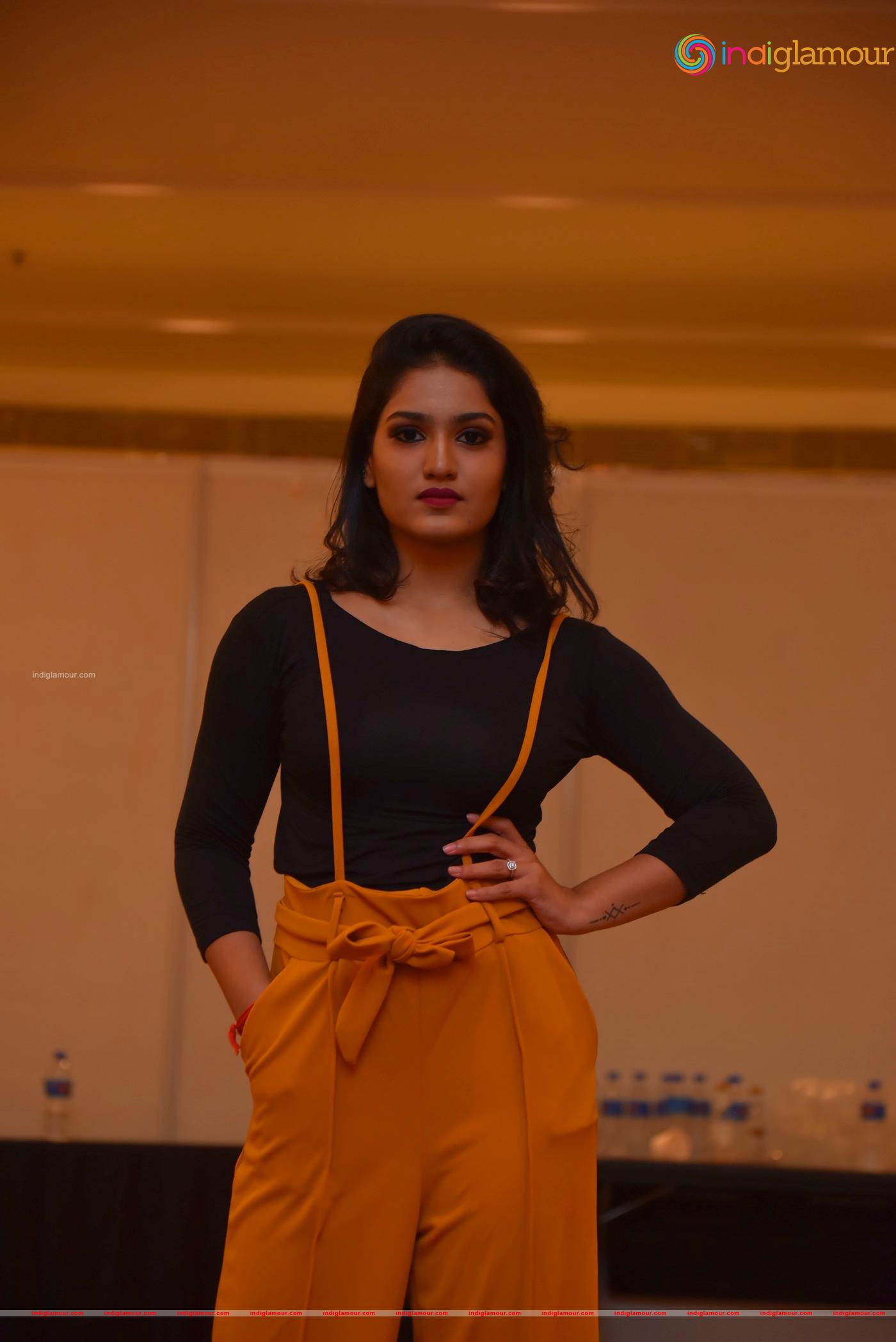 Saniya Iyappan Actress hd photo