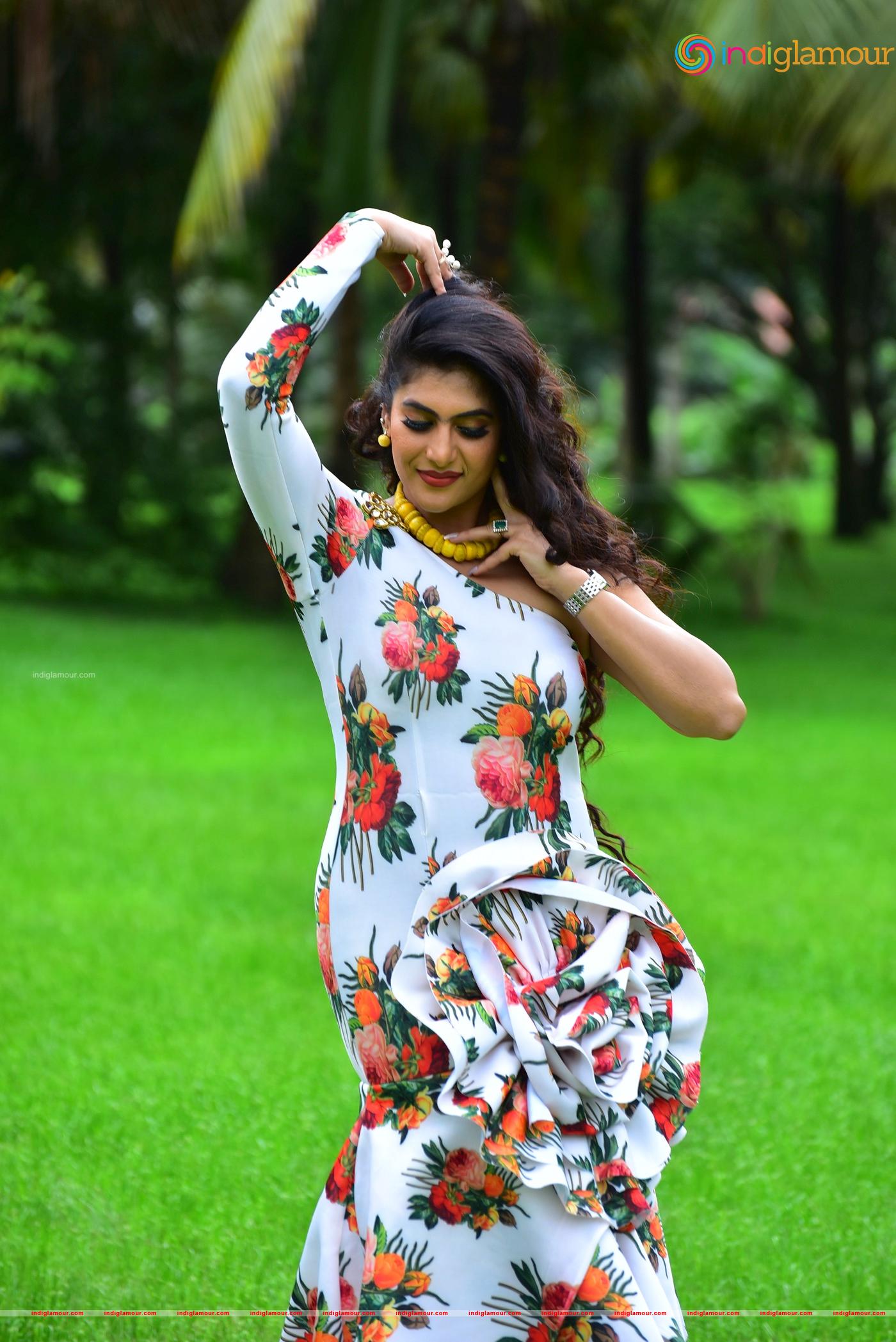 Neha Saxena Actress hd photo