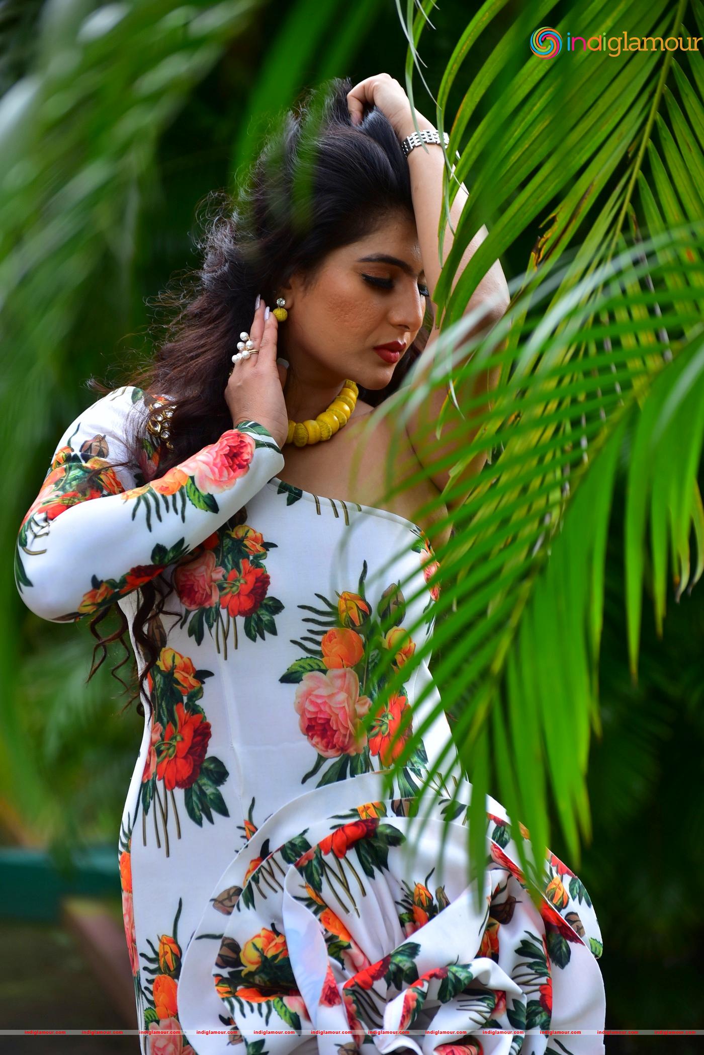 Neha Saxena Actress hd photo