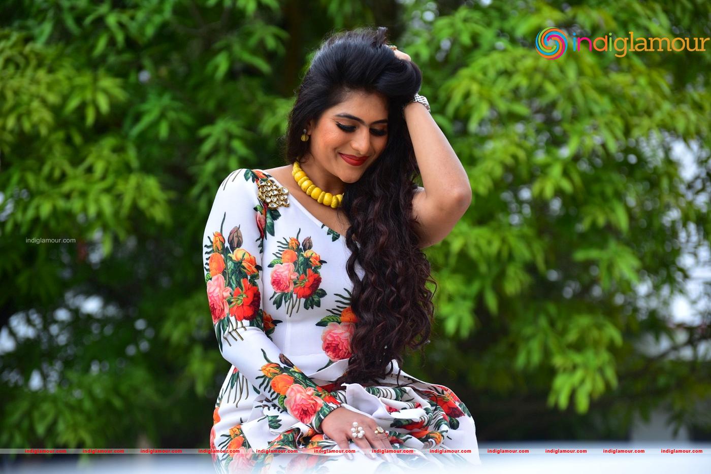 Neha Saxena Actress hd photo