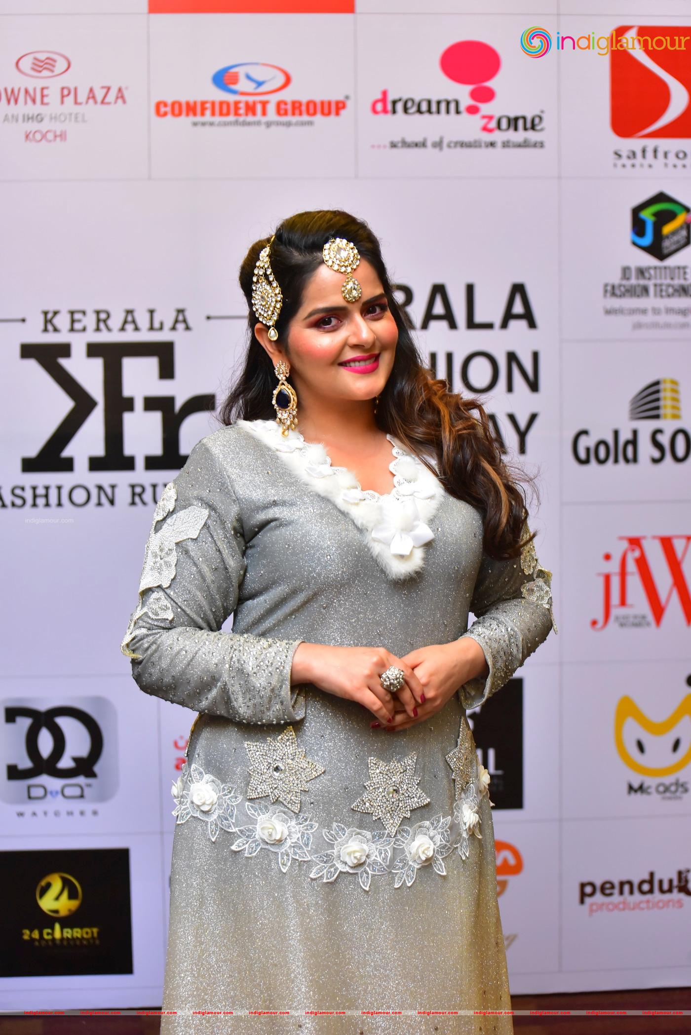 Roma Asrani Actress hd photo