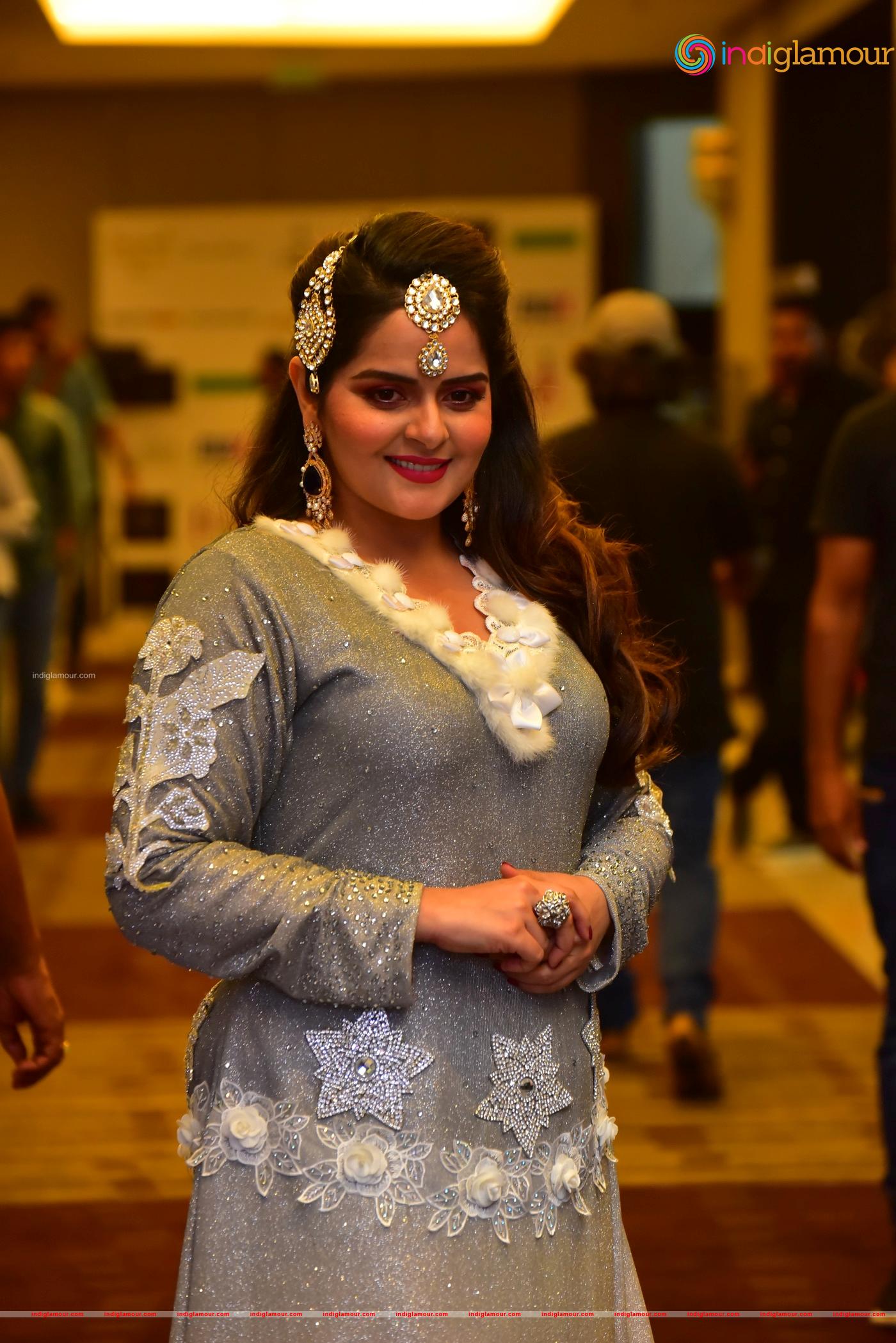 Roma Asrani Actress hd photo