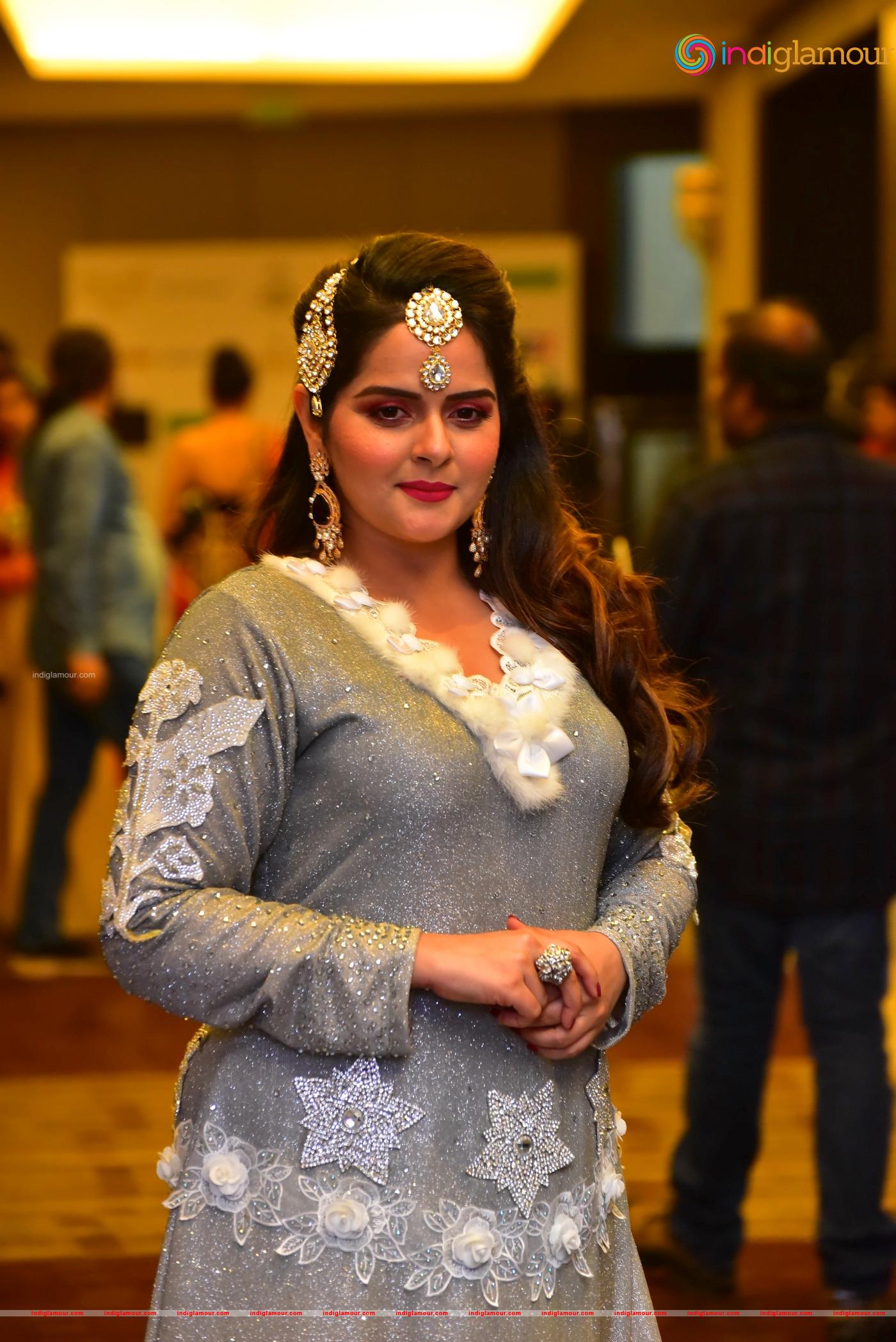 Roma Asrani Actress hd photo