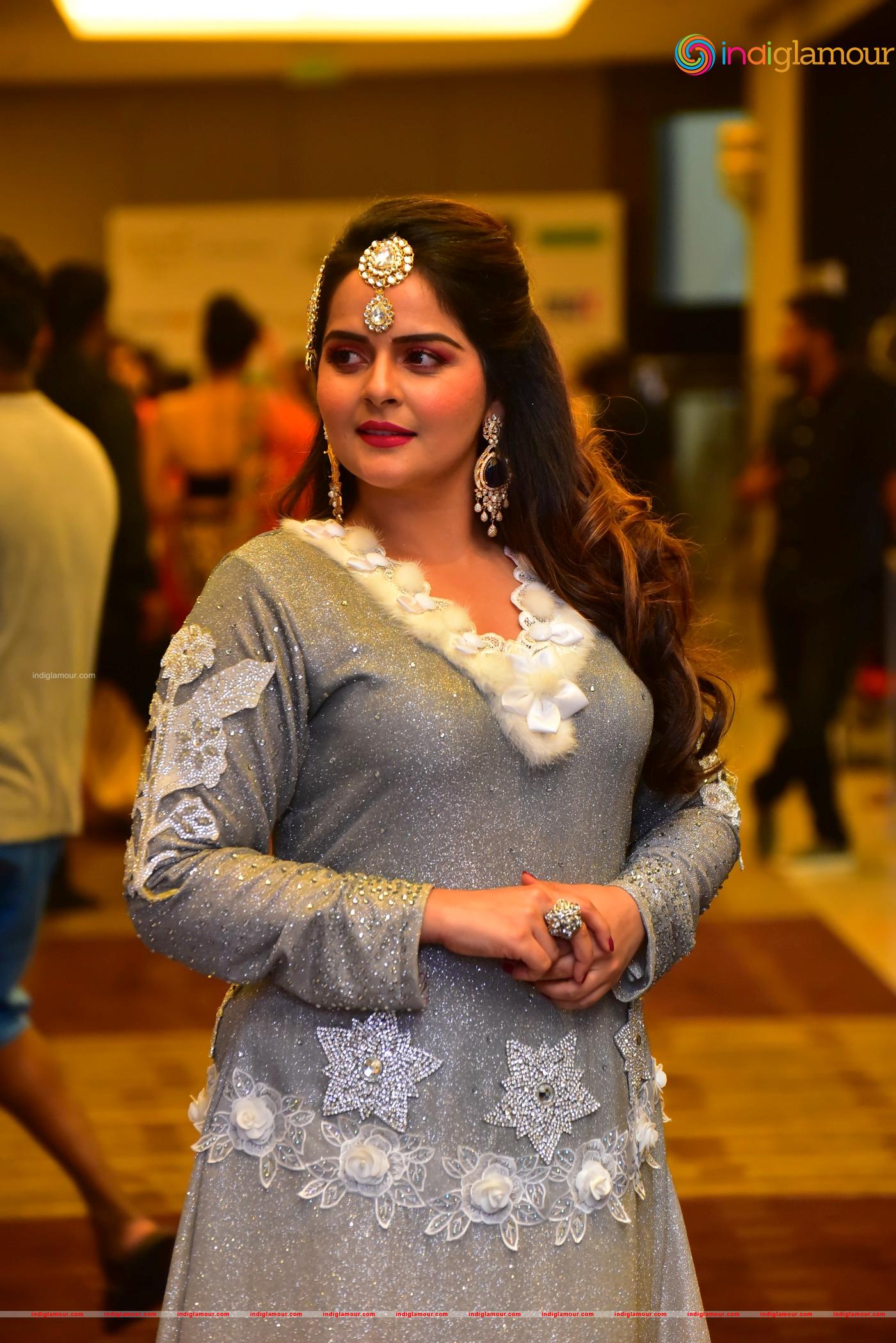 Roma Asrani Actress hd photo