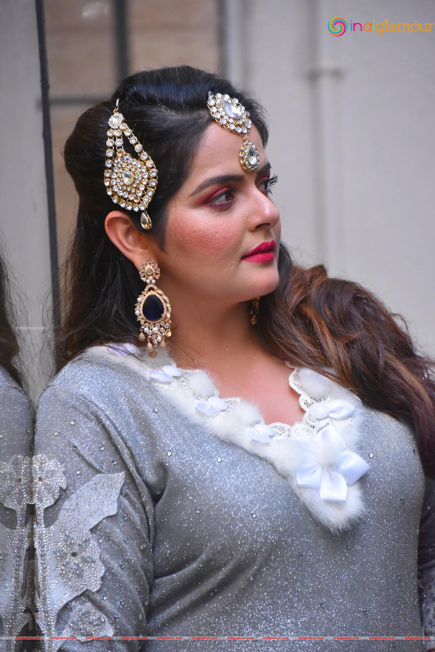 Roma Asrani Actress hd photo