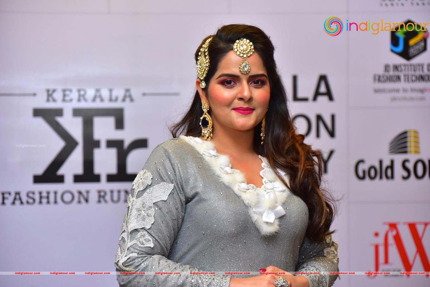 Roma Asrani Actress hd photo
