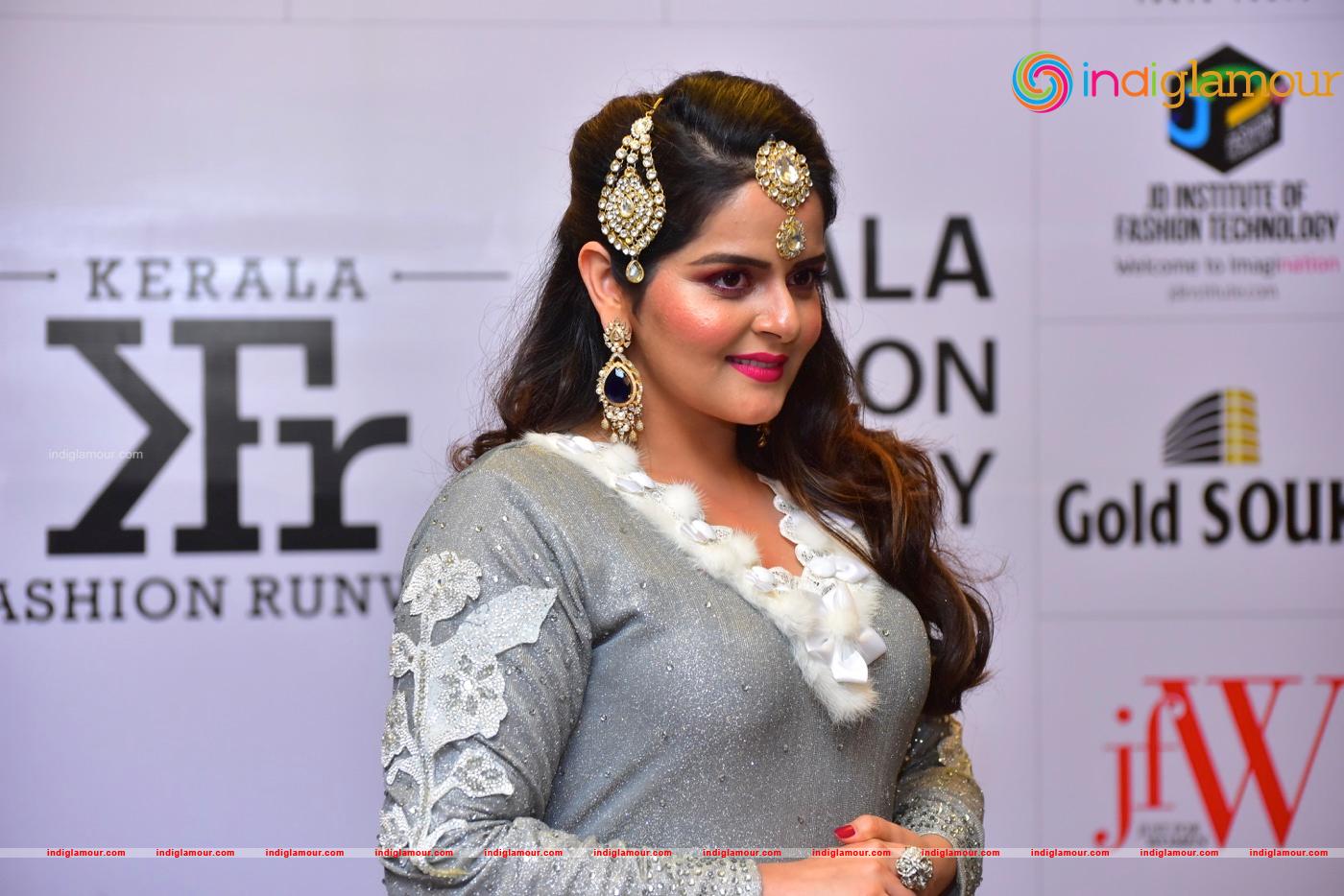 Roma Asrani Actress hd photo