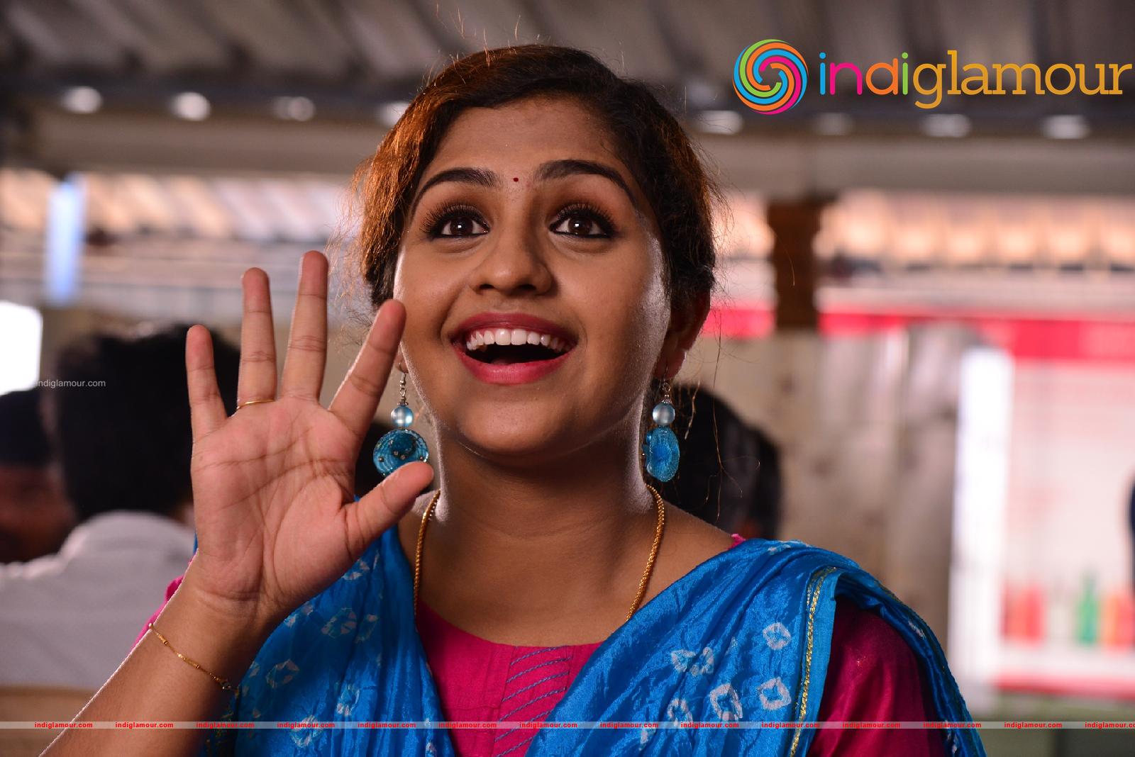 Noorin Shereef Actress hd photo
