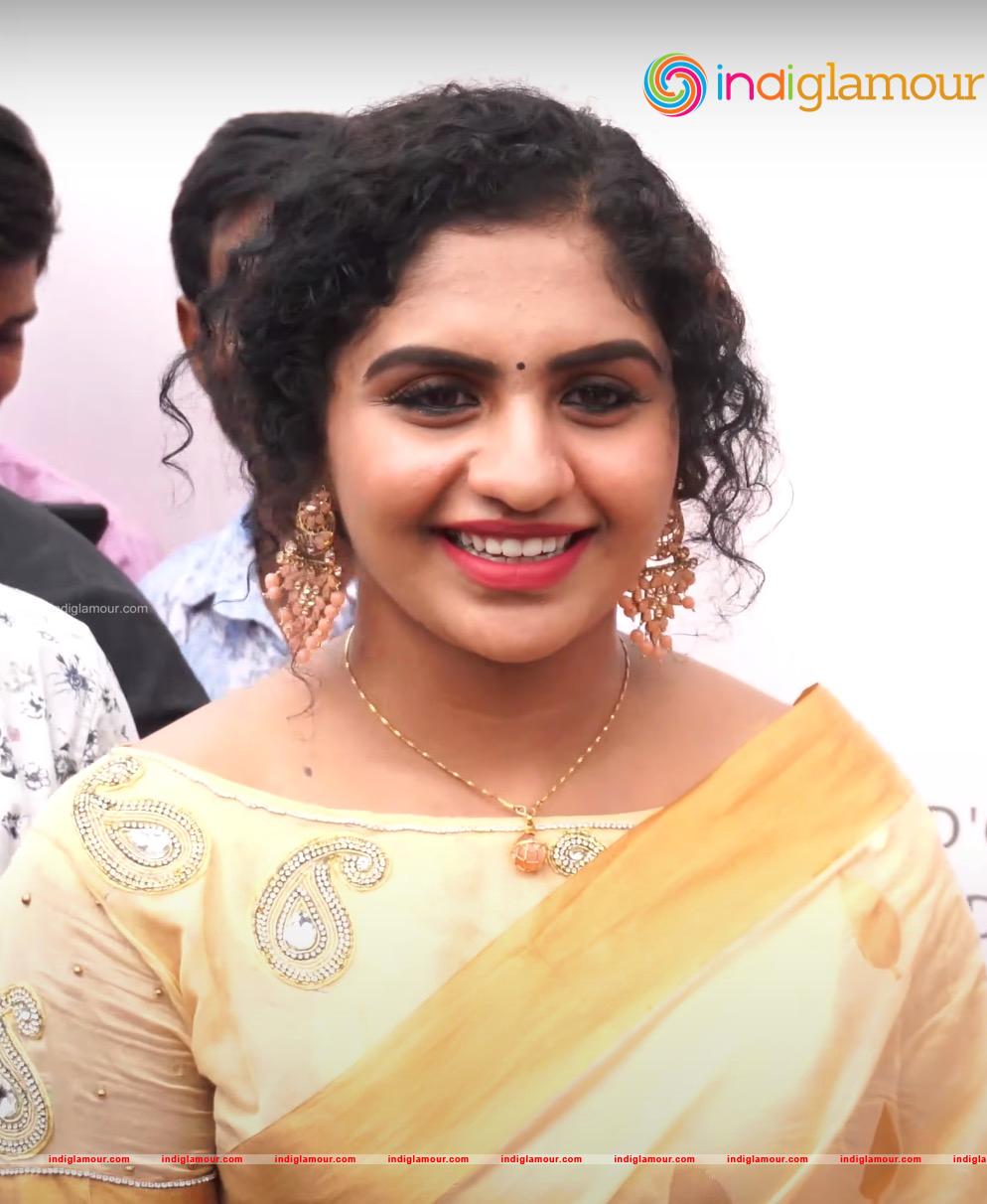 Noorin Shereef Actress hd photo