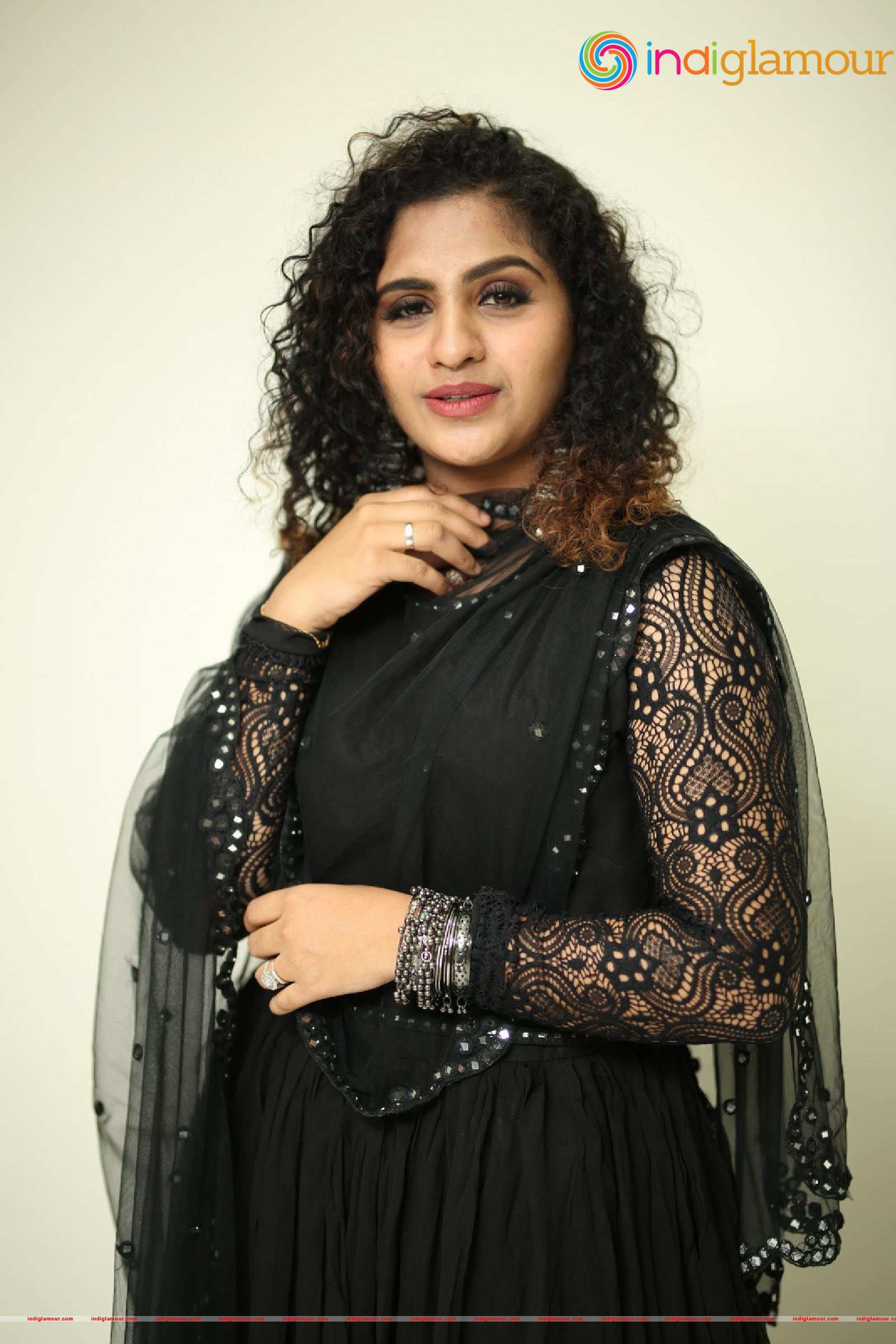 Noorin Shereef Actress hd photo