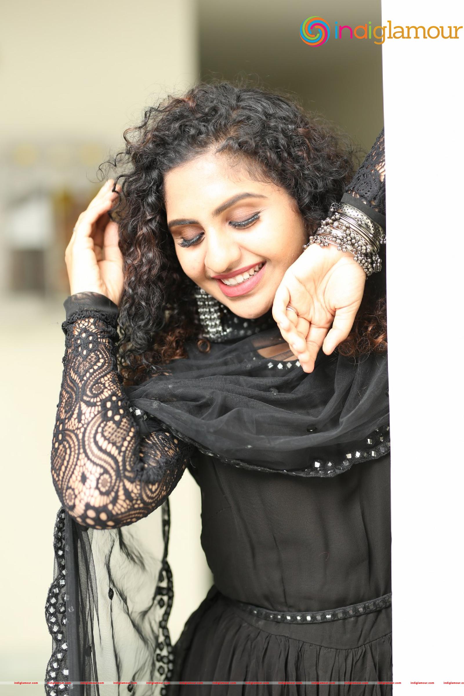 Noorin Shereef Actress hd photo