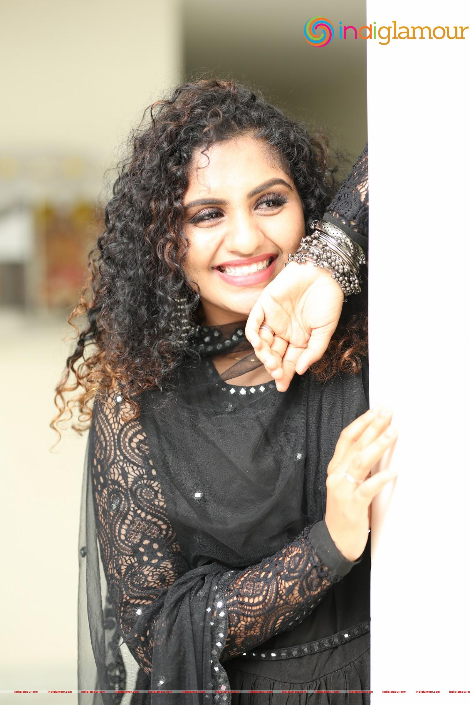 Noorin Shereef Actress hd photo