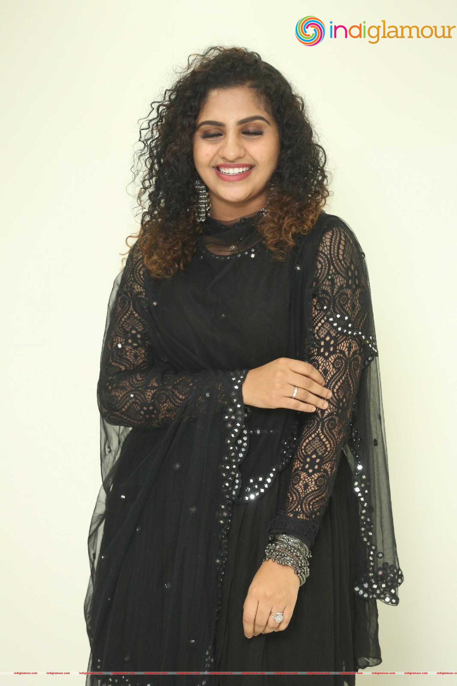 Noorin Shereef Actress hd photo