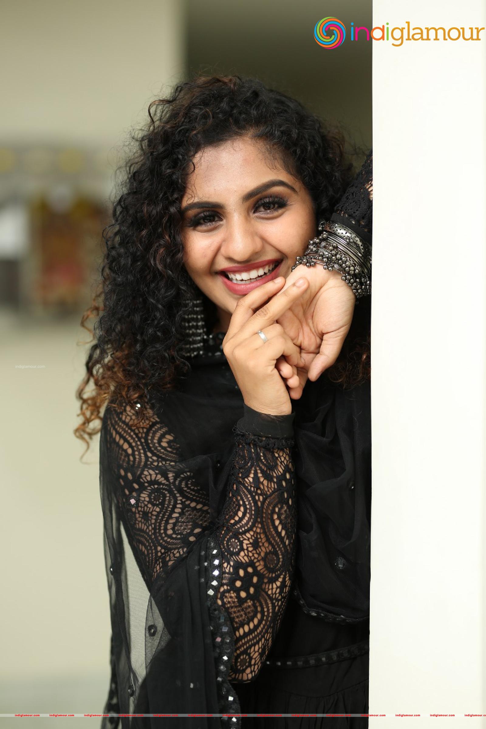 Noorin Shereef Actress hd photo