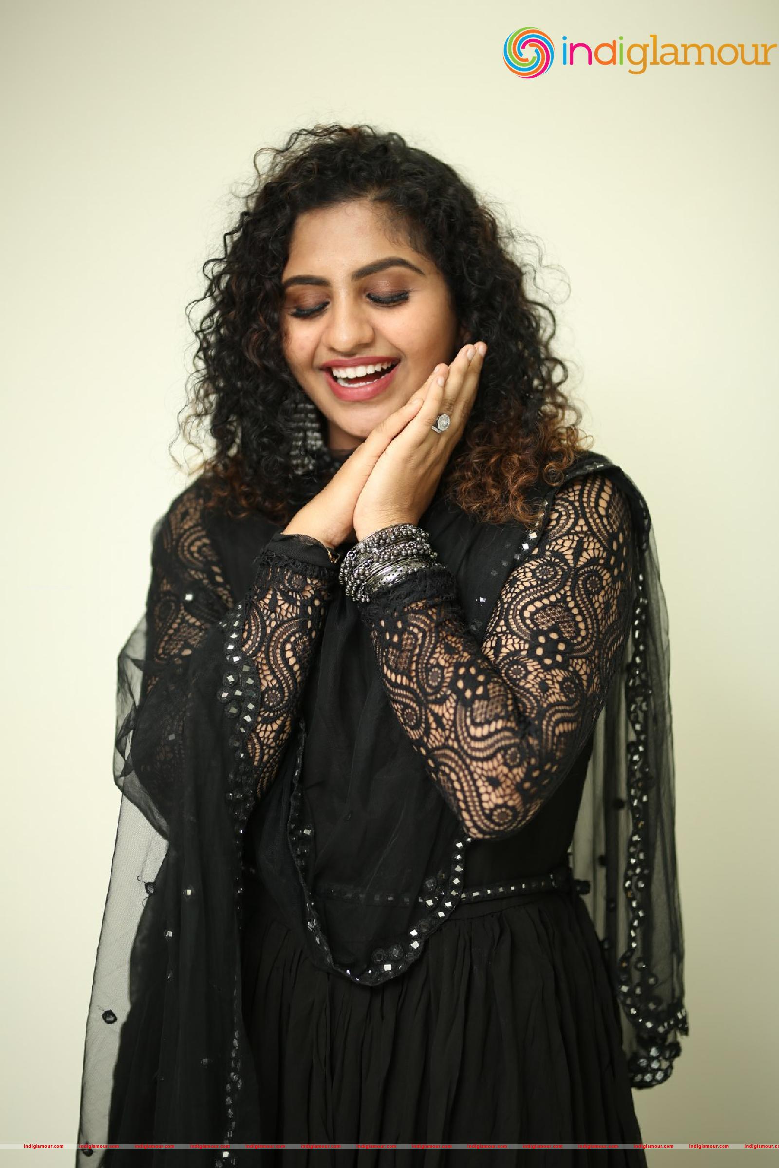 Noorin Shereef Actress hd photo