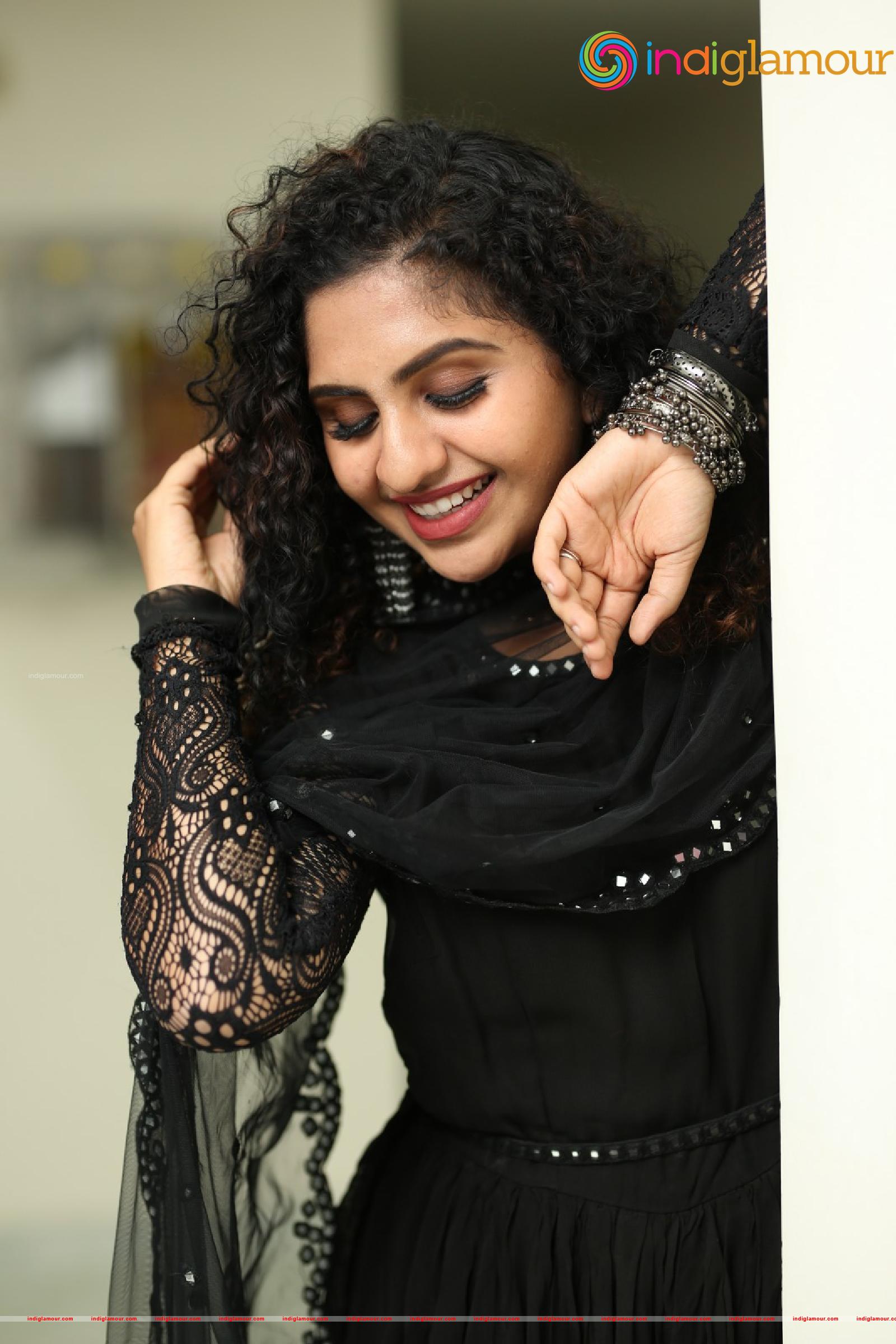 Noorin Shereef Actress hd photo