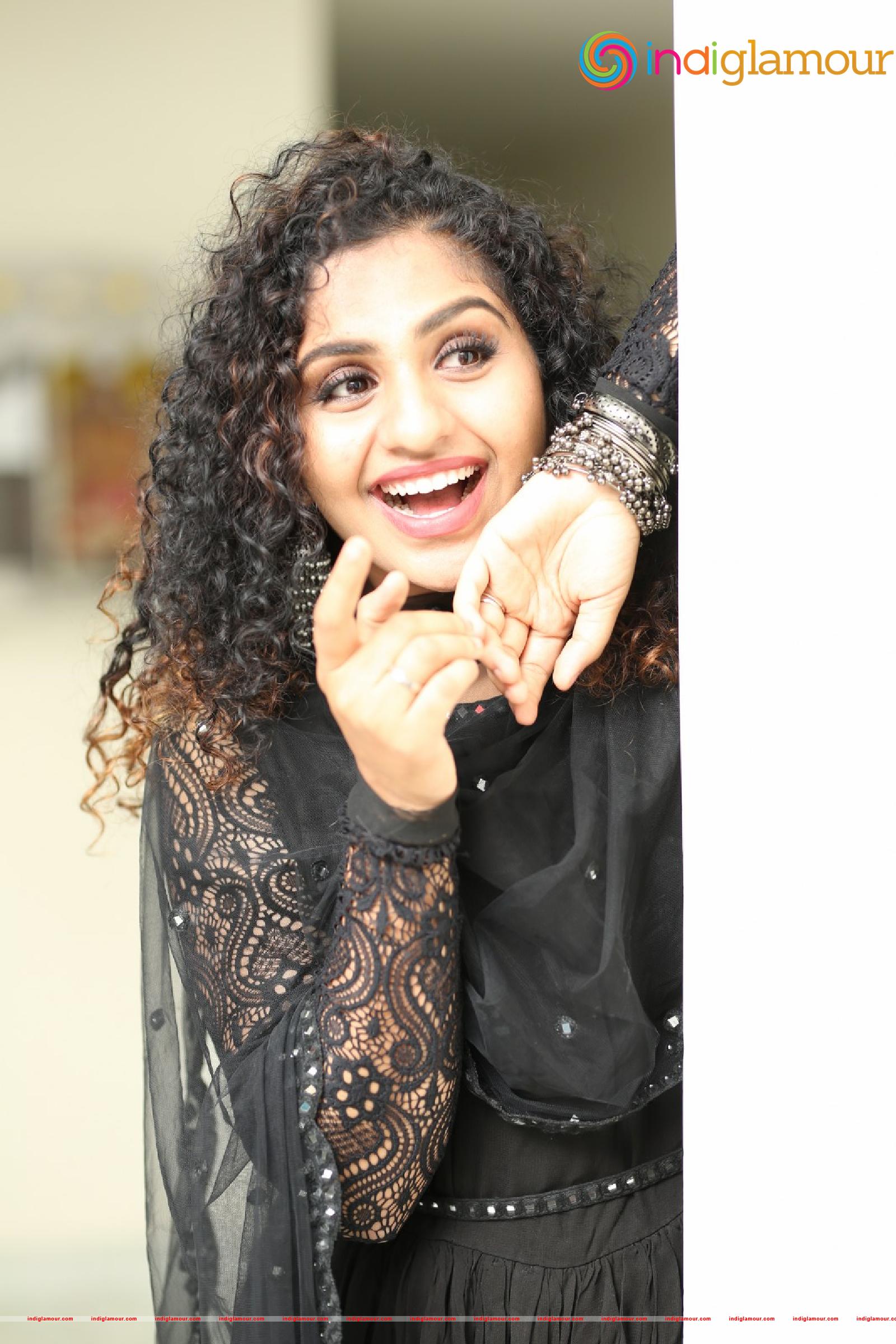Noorin Shereef Actress hd photo