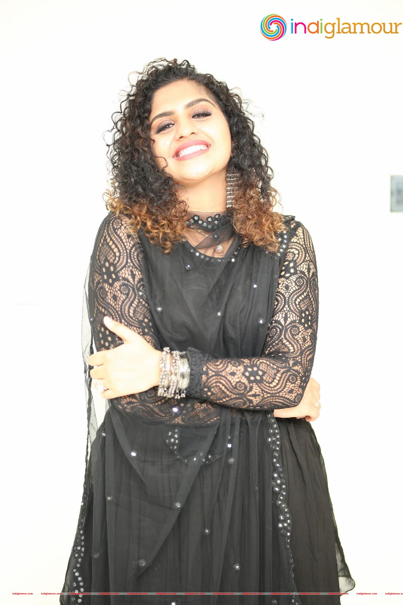 Noorin Shereef Actress hd photo