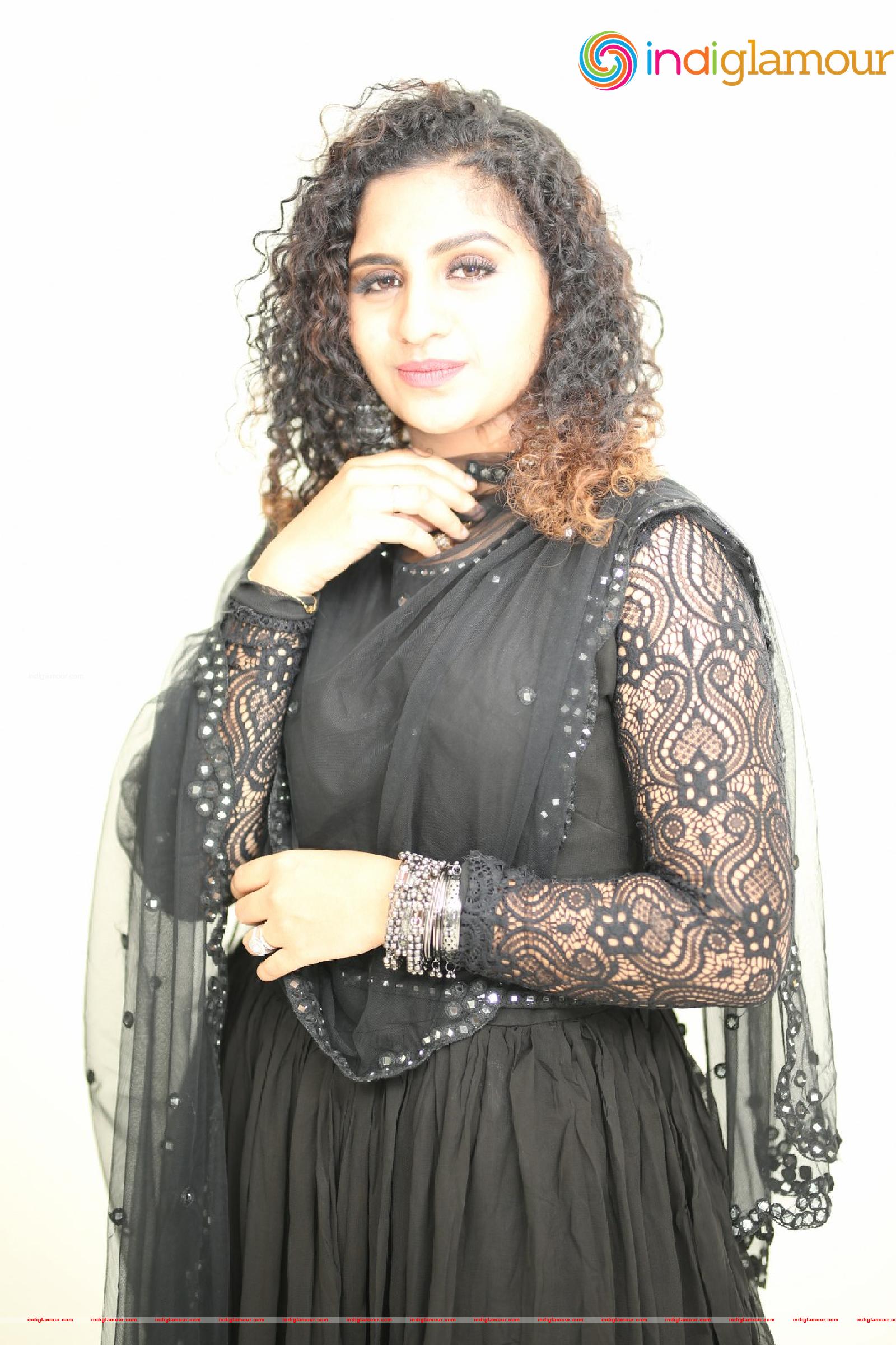 Noorin Shereef Actress hd photo