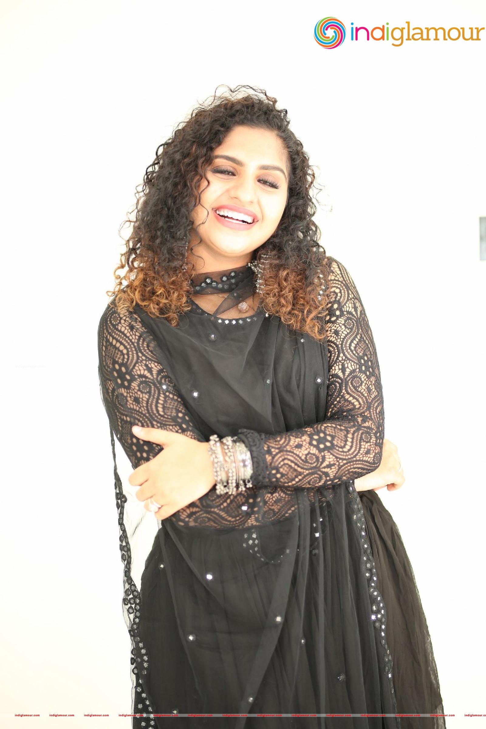 Noorin Shereef Actress hd photo