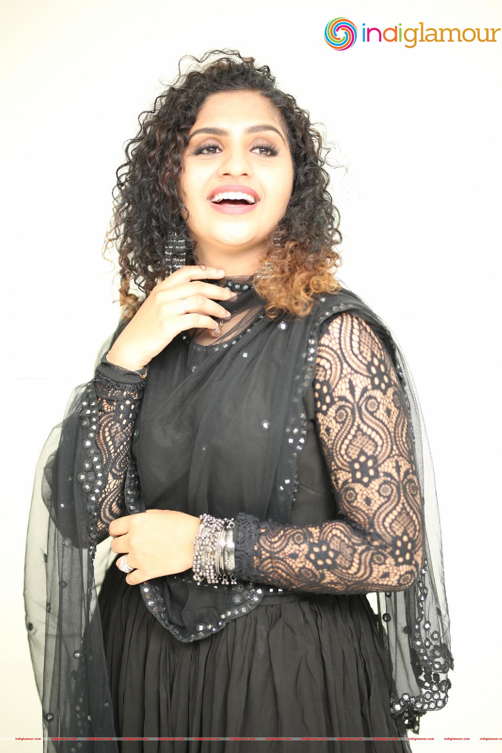 Noorin Shereef Actress hd photo