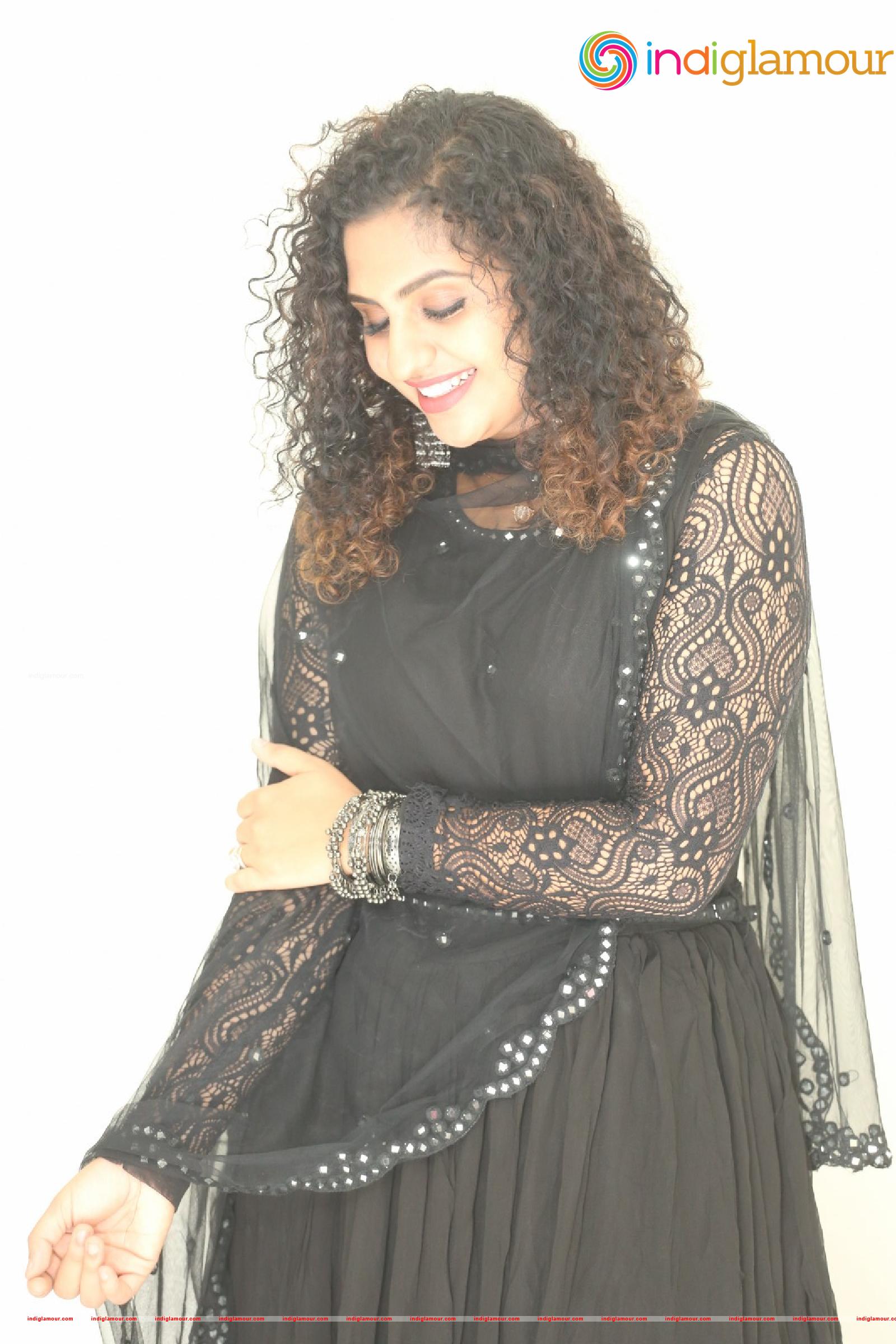 Noorin Shereef Actress hd photo