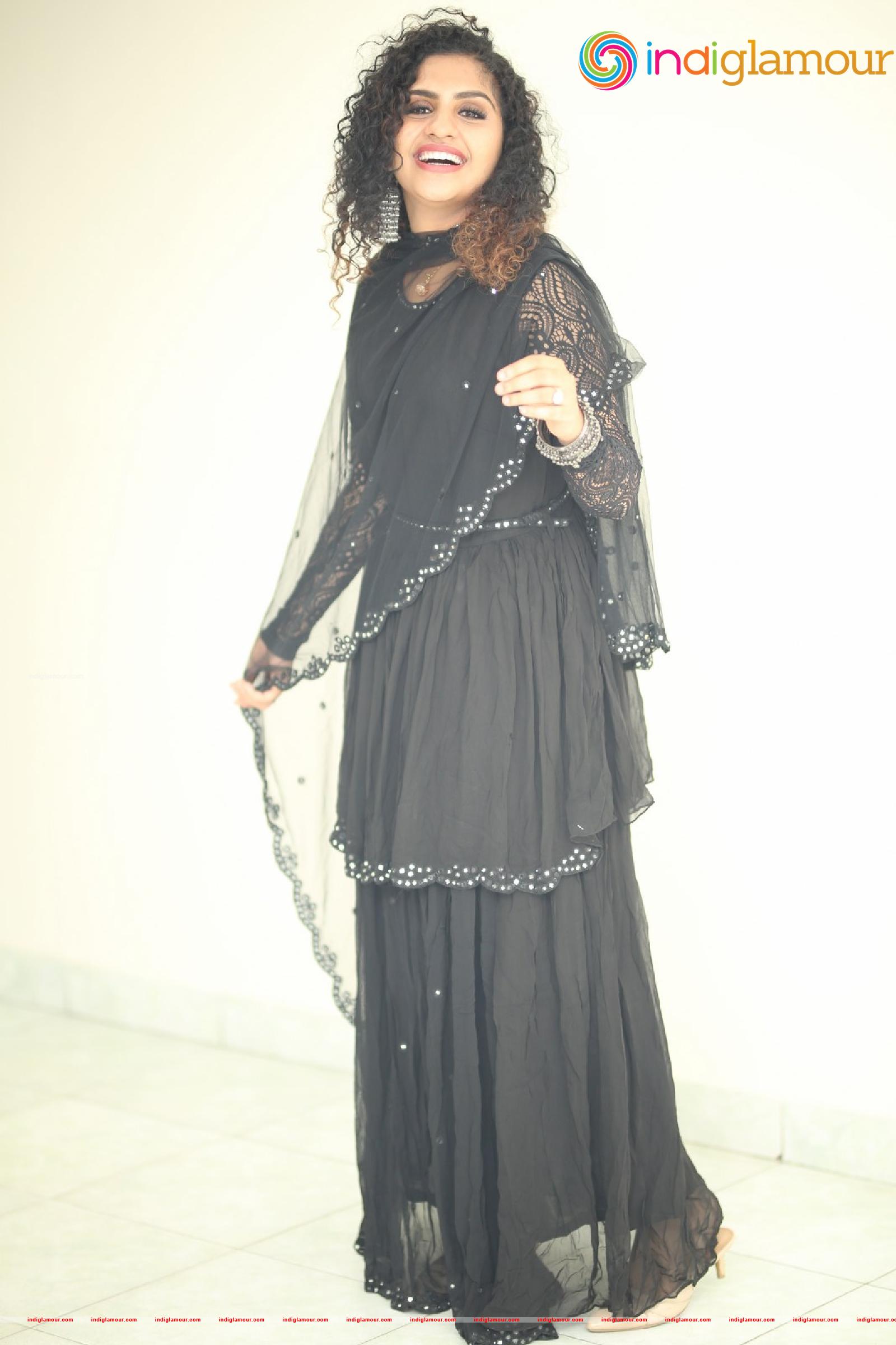 Noorin Shereef Actress hd photo