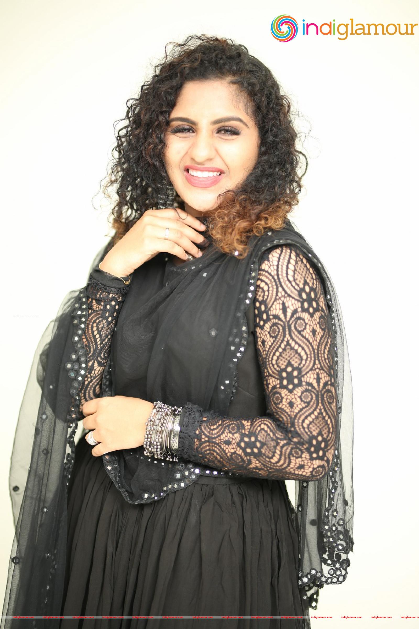 Noorin Shereef Actress hd photo