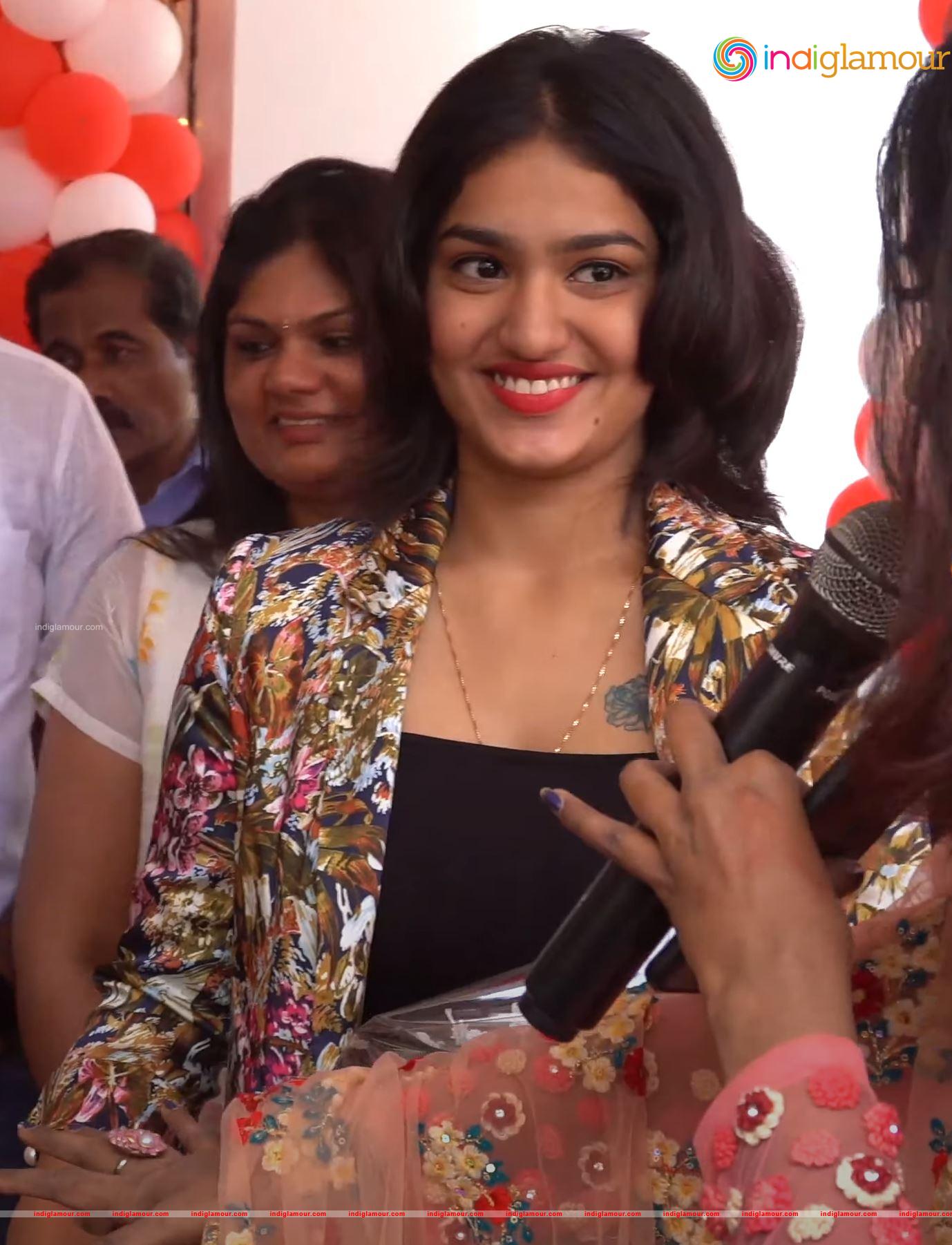 Saniya Iyappan Actress hd photo