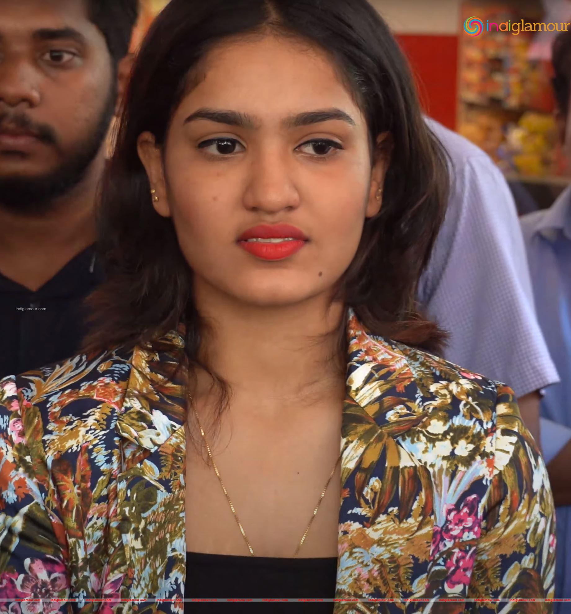 Saniya Iyappan Actress hd photo