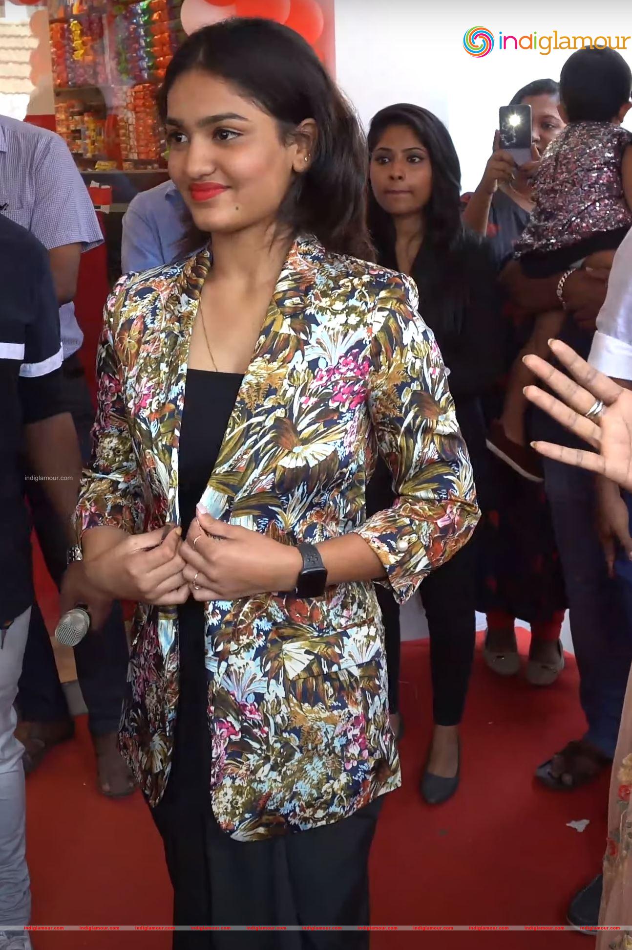 Saniya Iyappan Actress hd photo