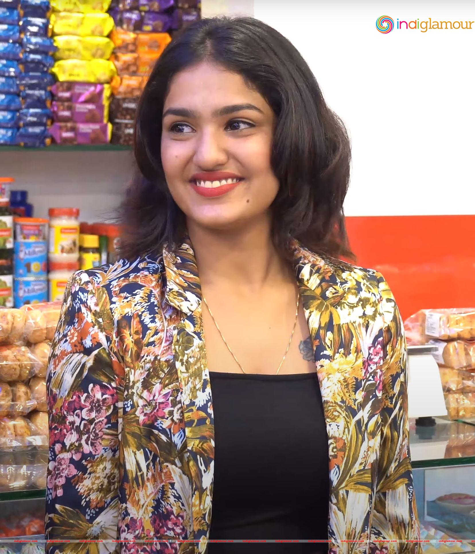 Saniya Iyappan Actress hd photo