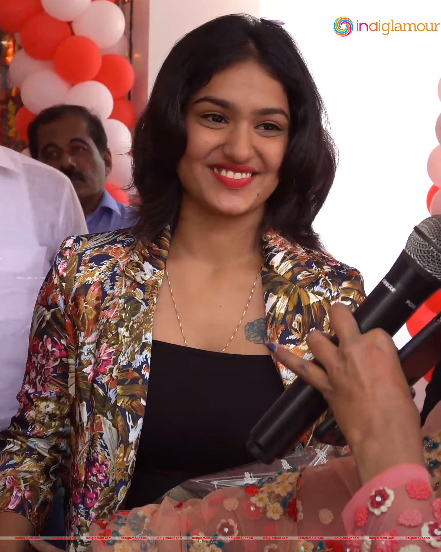 Saniya Iyappan Actress hd photo