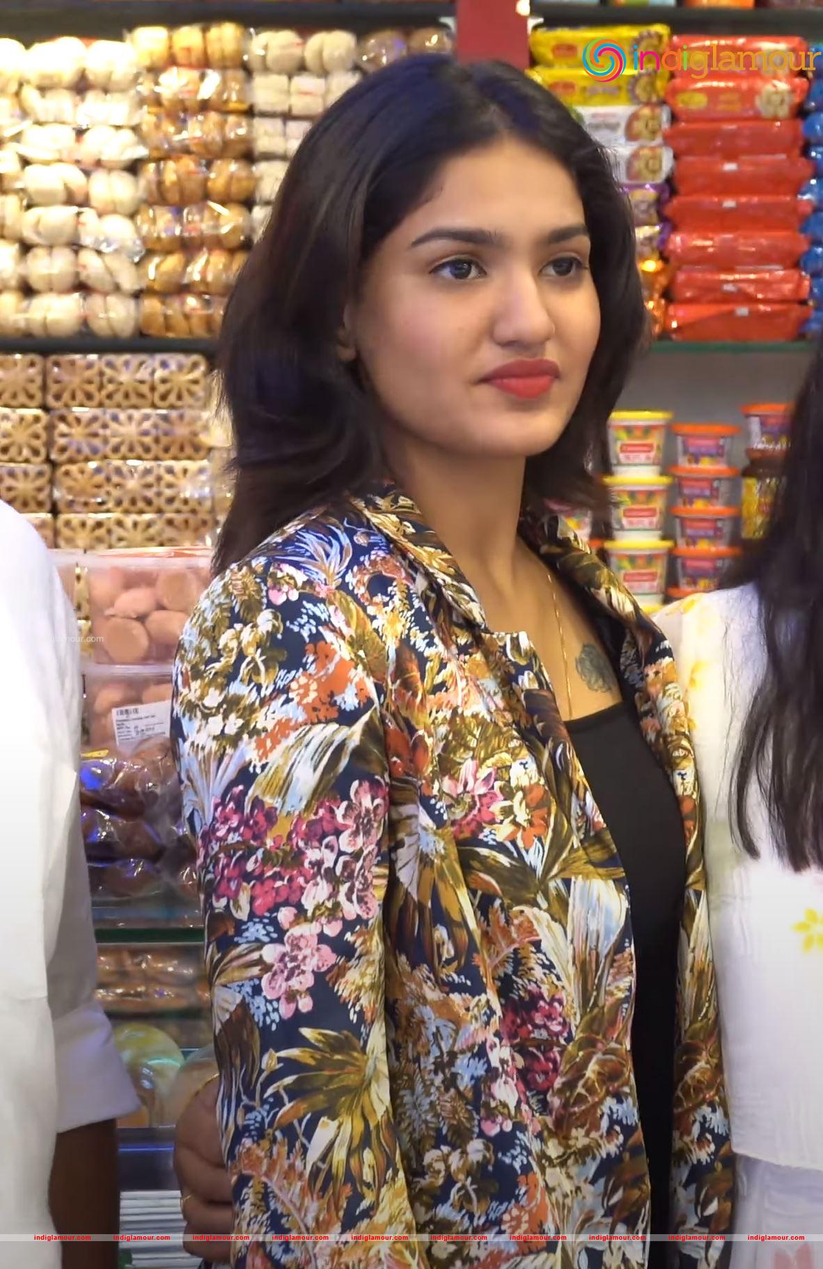 Saniya Iyappan Actress hd photo