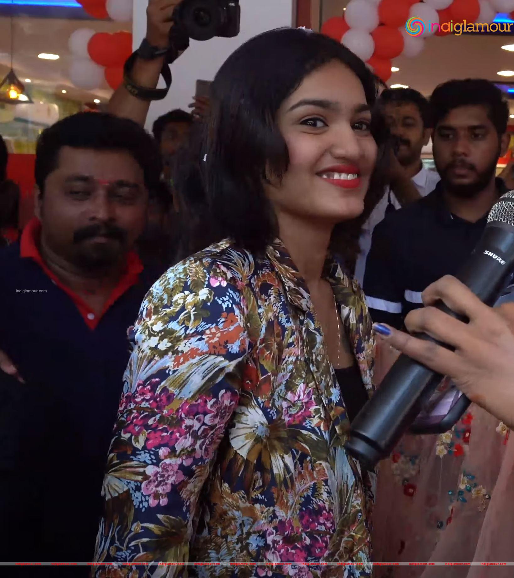 Saniya Iyappan Actress hd photo