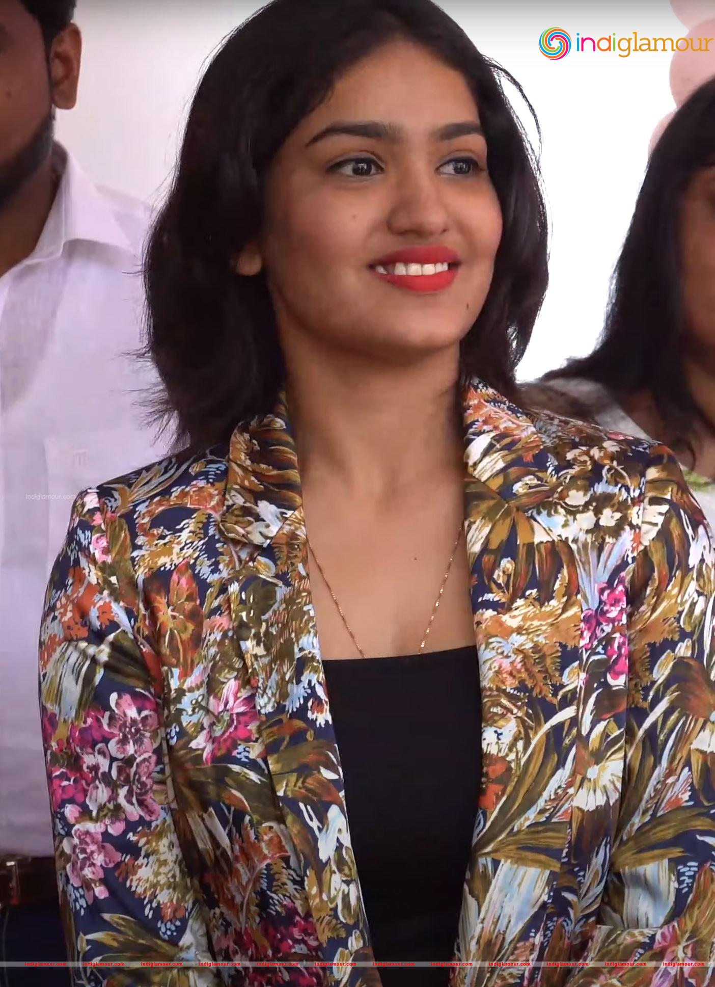 Saniya Iyappan Actress hd photo