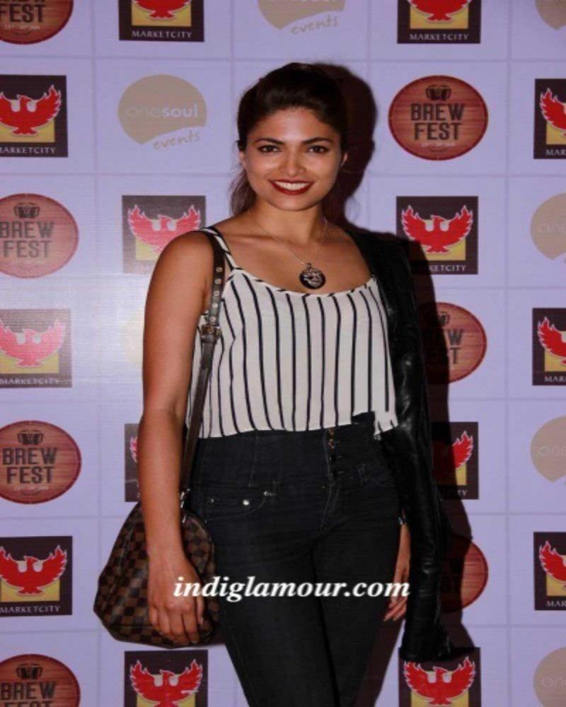 Parvathy Omanakuttan Actress hd photo
