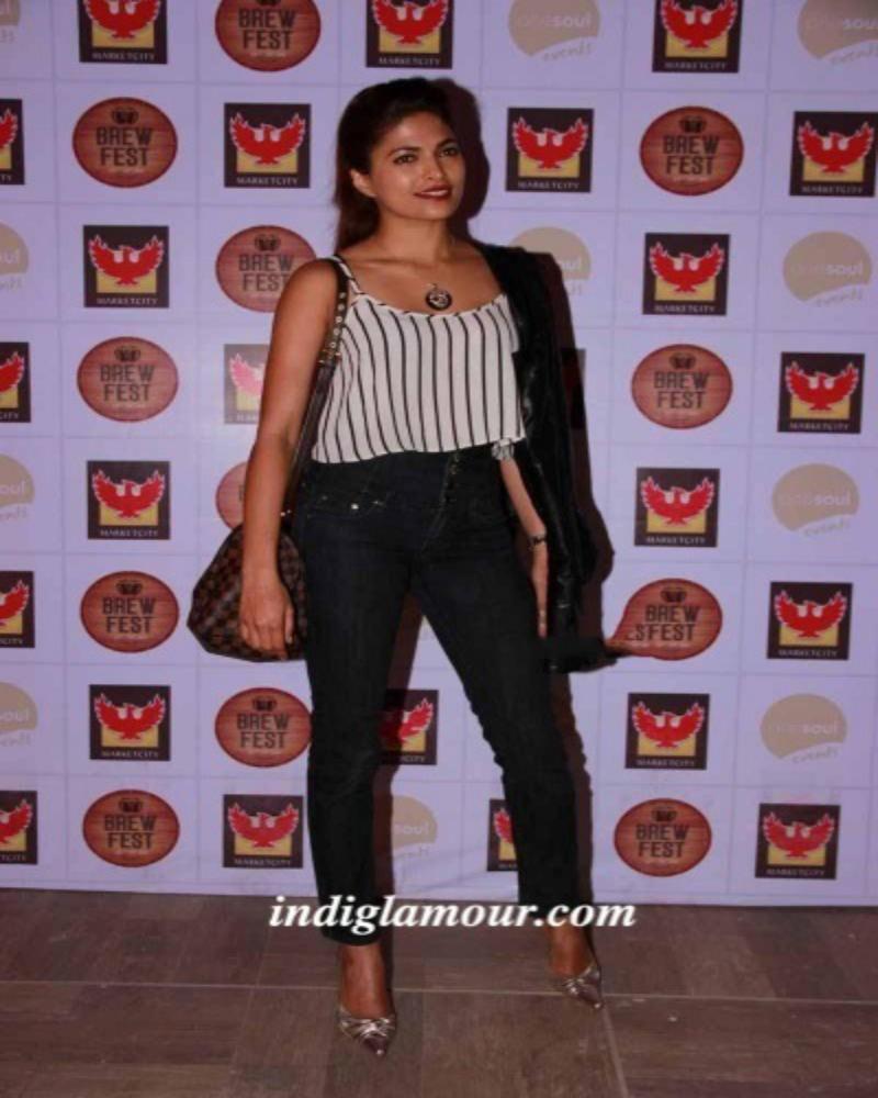 Parvathy Omanakuttan Actress hd photo