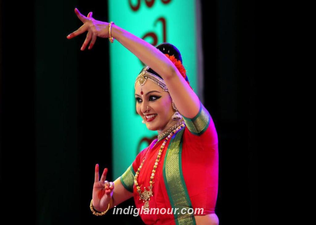 Manju Warrier Actress hd photo